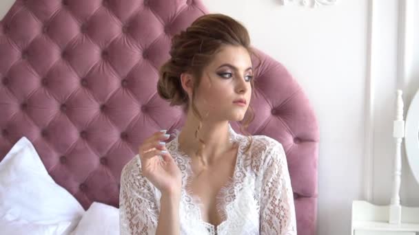 Slow Motion Πορτρέτο Της Πανέμορφης Νύφης Ένα Ποτήρι Σαμπάνια Στο — Αρχείο Βίντεο