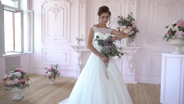 Повільний Рух Красива Мила Наречена Весільній Розкішній Сукні — стокове відео