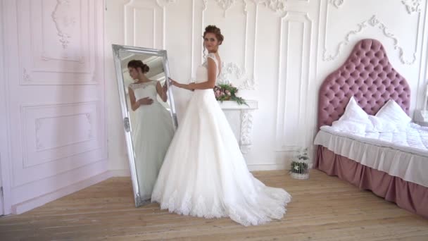 Schönheit Zeitlupe Porträt Einer Schönen Braut Einem Brautkleid Einem Luxus — Stockvideo