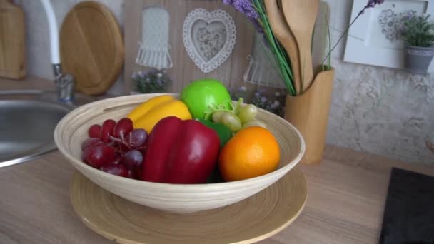 Frutas Maduras Frescas Mesa Cozinha — Vídeo de Stock