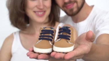 Hamile çift Bebek Patiği holding 