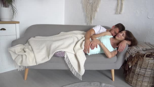 Slow Motion Man Yatakta Hamile Bir Kadın — Stok video