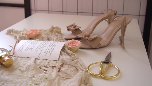 Anéis Casamento Buquê Flores Sapatos Noiva Acessórios Para Noiva — Vídeo de Stock