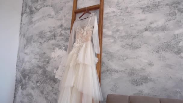 Hochzeitskleid Zimmer Zeitlupe — Stockvideo