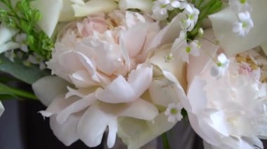 Yakından bir buket güzel taze çiçek. Çok güzel canlı bitkiler.