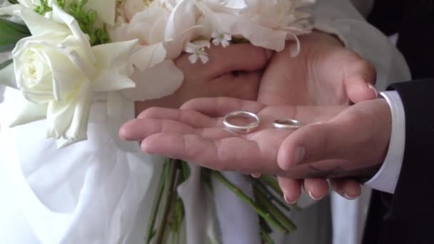 Esküvő Gyűrű Ujjakon Menyasszony Vőlegény — Stock videók