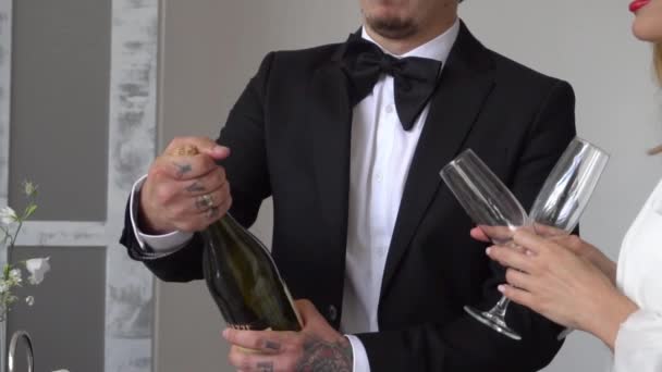 Slow Motion Close Girl Poured Champagne Glasses Bachelorette — Stock Video