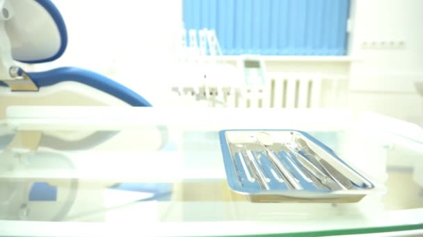 Tandheelkundige Apparatuur Dienblad Een Tandartspraktijk — Stockvideo