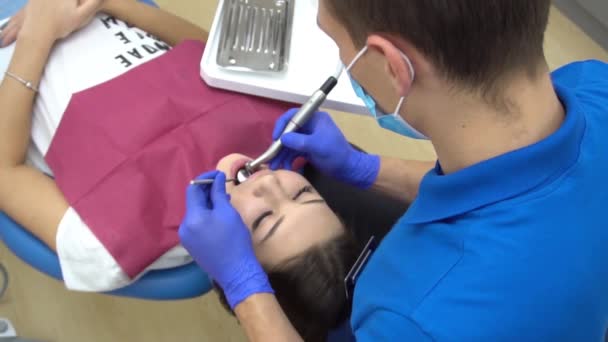 Slow Motion Jovem Fazendo Check Clínica Odontológica Moderna Médico Bonito — Vídeo de Stock