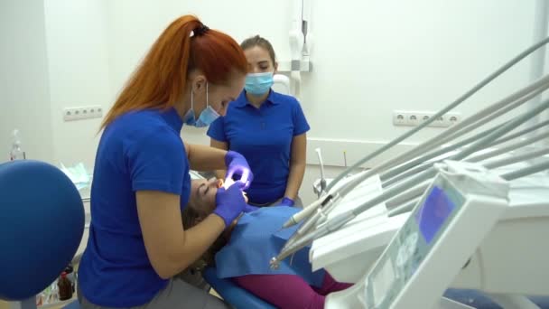 Dentist Curing Filling Carious Tooth Female Patient Dental Office Clinic — Stockvideo