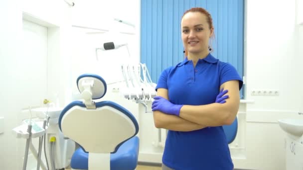 Donna Dentista Sta Incontrando Prossimo Cliente Nello Studio Dentistico — Video Stock