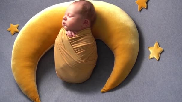 Slow Motion Menino Recém Nascido Menino Bonito Bebê Lua — Vídeo de Stock