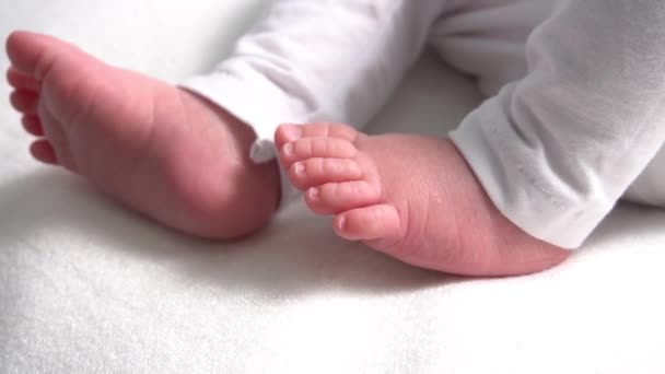 Αργή Κίνηση Πόδια Του Μωρού — Αρχείο Βίντεο