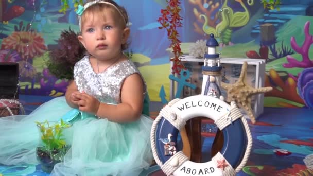 Повільний Рух Портрет Маленької Дівчинки Моди Морська Тема — стокове відео