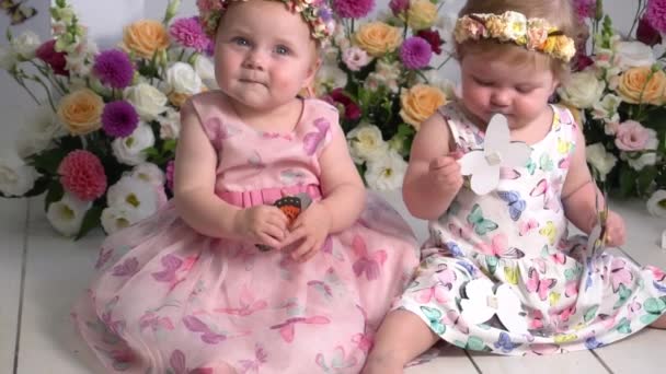 Two Charming Little Girls Play Light Room Decorated Flowers — Stock Video