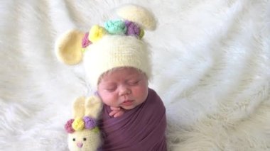 Slow Motion Tapılası yeni doğmuş 10 günlük bebek