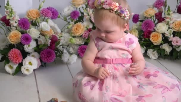 Ein Einjähriges Baby Feiert Geburtstag Erster Babygeburtstag Niedliches Kleines Baby — Stockvideo