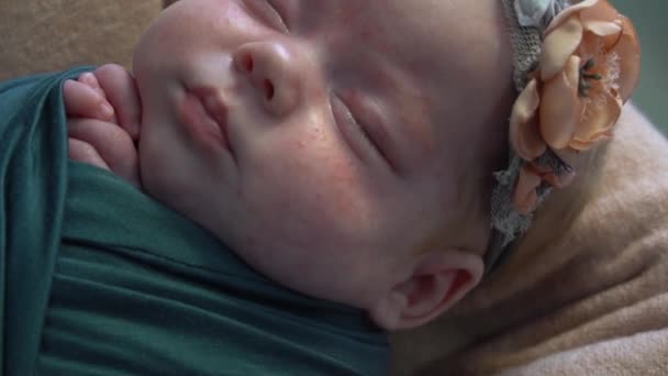 Újszülött Alvó Lány — Stock videók