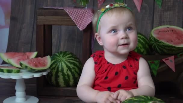 Slow Motion Gesundes Baby Mit Wassermelone — Stockvideo