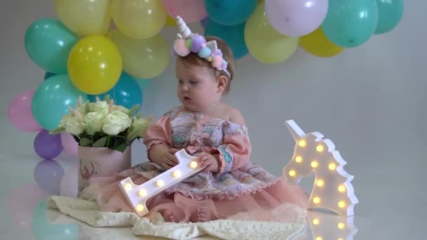 Slow Motion Dziecko Dniu Urodzenia Jeden Rok Studio — Wideo stockowe