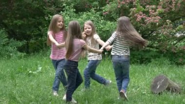 Bir Çember İçinde Elele Tutuşan Yavaş Hareketler Grubu - Birlik, Arkadaşlık