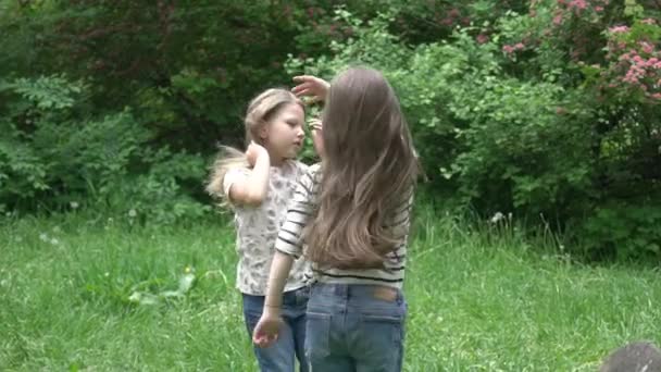 Slow Motion Four Adorable Girl Dancing Meadow — Stockvideo