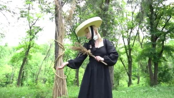 Slow Motion Girl Dress Straw Hat Park — Stock Video