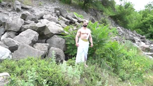 Lento Movimento Posando Estátua Viva Com Corpo Muscular Grego Deus — Vídeo de Stock