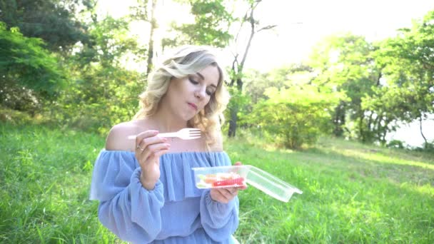 Woman Eating Salad Sitting Grass — Stock Video