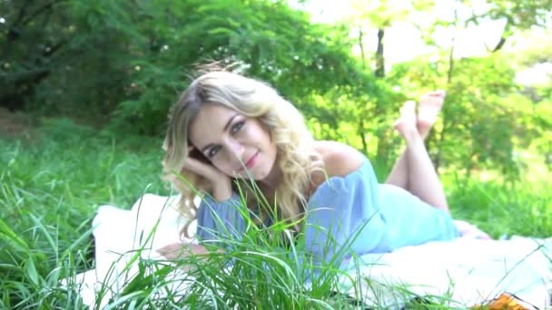 Slow Motion Portrait Beautiful Caucasian Disabled Girl Enjoying Breeze Nature — Stockvideo