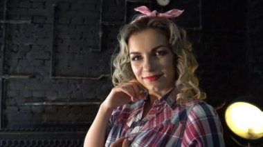 Slow Motion Girl 'ün kaya görüntüsü 