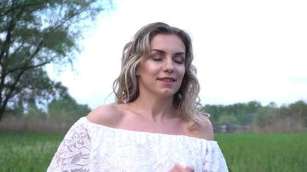 Slow Motion Portret Tânără Femeie Frumoasă Câmpul Orez — Videoclip de stoc