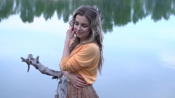 Dokonalá Žena Venku Parku Blízko Řeky Romantického Portrétu — Stock video