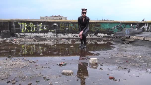 Lassú Mozgás Szexi Fekete Macskanő Jelmezben — Stock videók