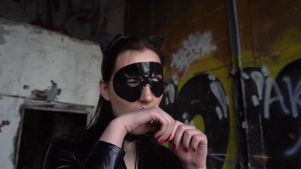 Slow Motion Portrait Femme Sexuelle Costume Chat Noir — Video