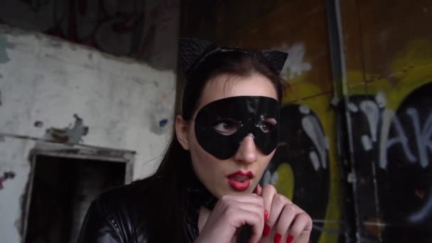 Slow Motion Una Ragazza Una Maschera Carnevale Nero — Video Stock