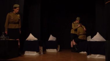 Ağır Hareketli Kadın Asker veya Özel Askeri Müteahhit