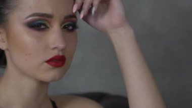 Slow Motion Kahverengi saçlı güzel kadın