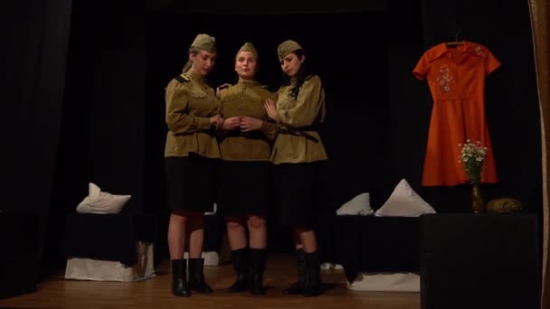 Militaire Vrouw Draagt Oekraïense Militaire Uniform Hoed — Stockvideo