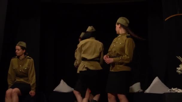 Porträtt Flicka Röda Arméns Uniform — Stockvideo