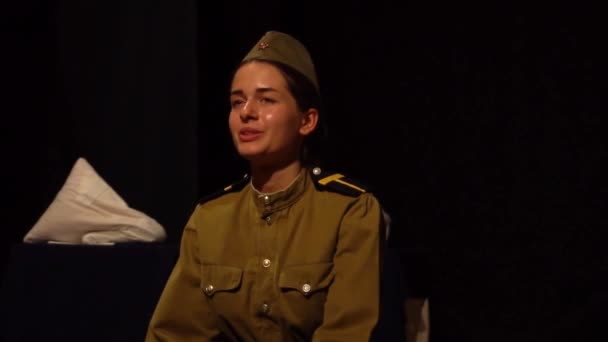 Slow Motion Jeune Femme Vêtements Militaires Armée Soviétique Pendant Wwii — Video