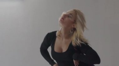 Slow Motion Akrobatik Dansçı Kadın 