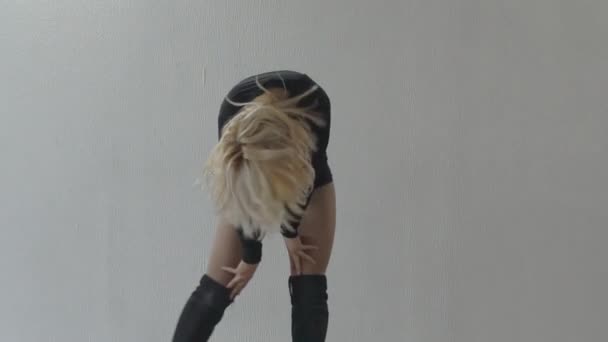 Slow Motion Fit Sporty Woman Dancing — Vídeo de stock