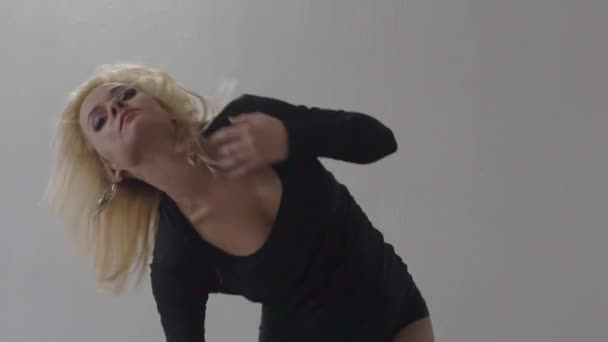Bailarina Chica Cámara Lenta Body Negro — Vídeos de Stock