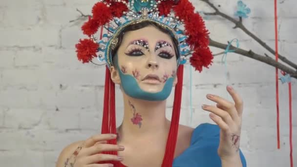 Dziewczyna Tradycyjnym Japońskim Stroju Makijażu Zbliżenie Portret Studio Strzał — Wideo stockowe