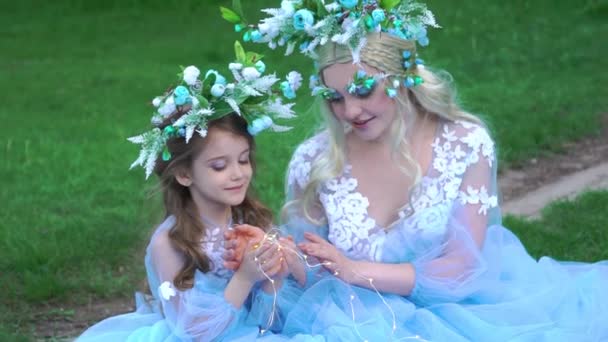 Mom Daughter Dresses Holding Glowing Lights Garland Hands — Stock videók