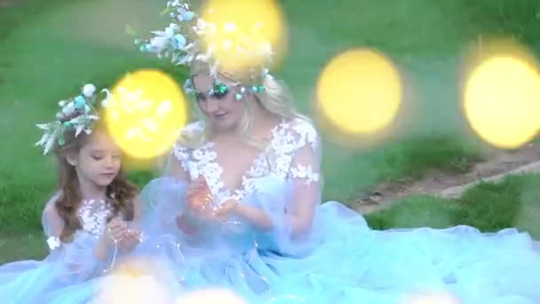 Mom Daughter Dresses Holding Glowing Lights Garland Hands — Vídeos de Stock