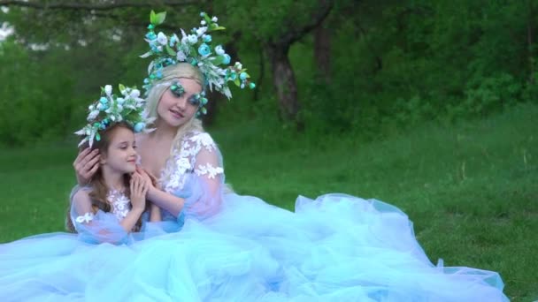 Woman Princess Family Look Blue Dress Long Train Medieval — Video Stock