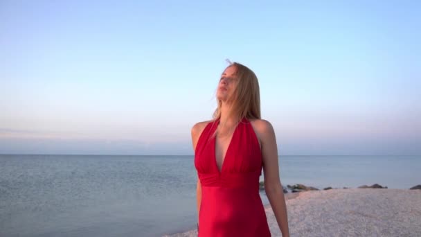 Slow Motion Blonde Woman Red Dress Beach — Stockvideo