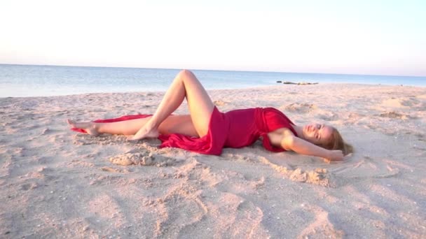 Повільний Рух Дівчина Пляжі — стокове відео